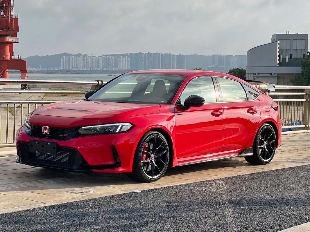 本田红标思域多少钱(本田思域15款)