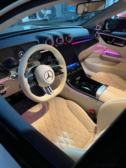 奔驰c级汽车／奔驰C级汽车内饰氛围灯