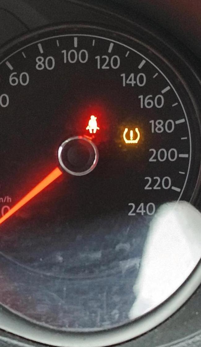 大众波罗汽车／大众波罗汽车感叹号警示灯亮