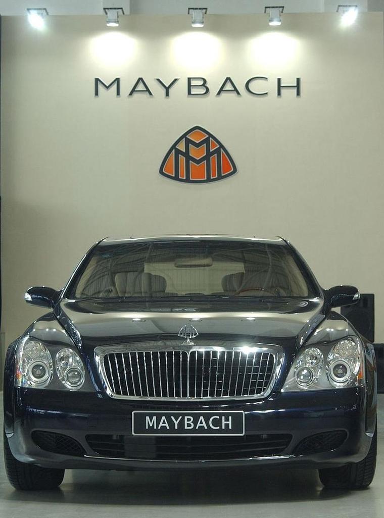 奔驰迈巴赫标志图片,奔驰高端品牌迈巴赫标志图片