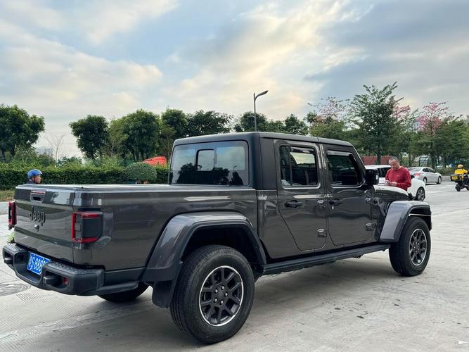 吉普角斗士2023款全新(吉普角斗士皮卡参数)